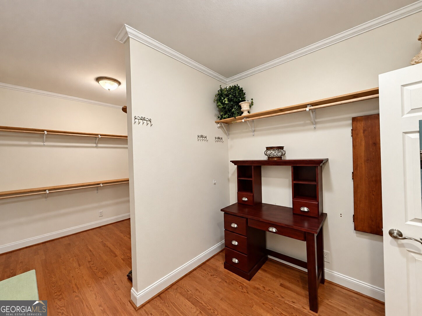 669 Shorewood Circle Property Photo 16