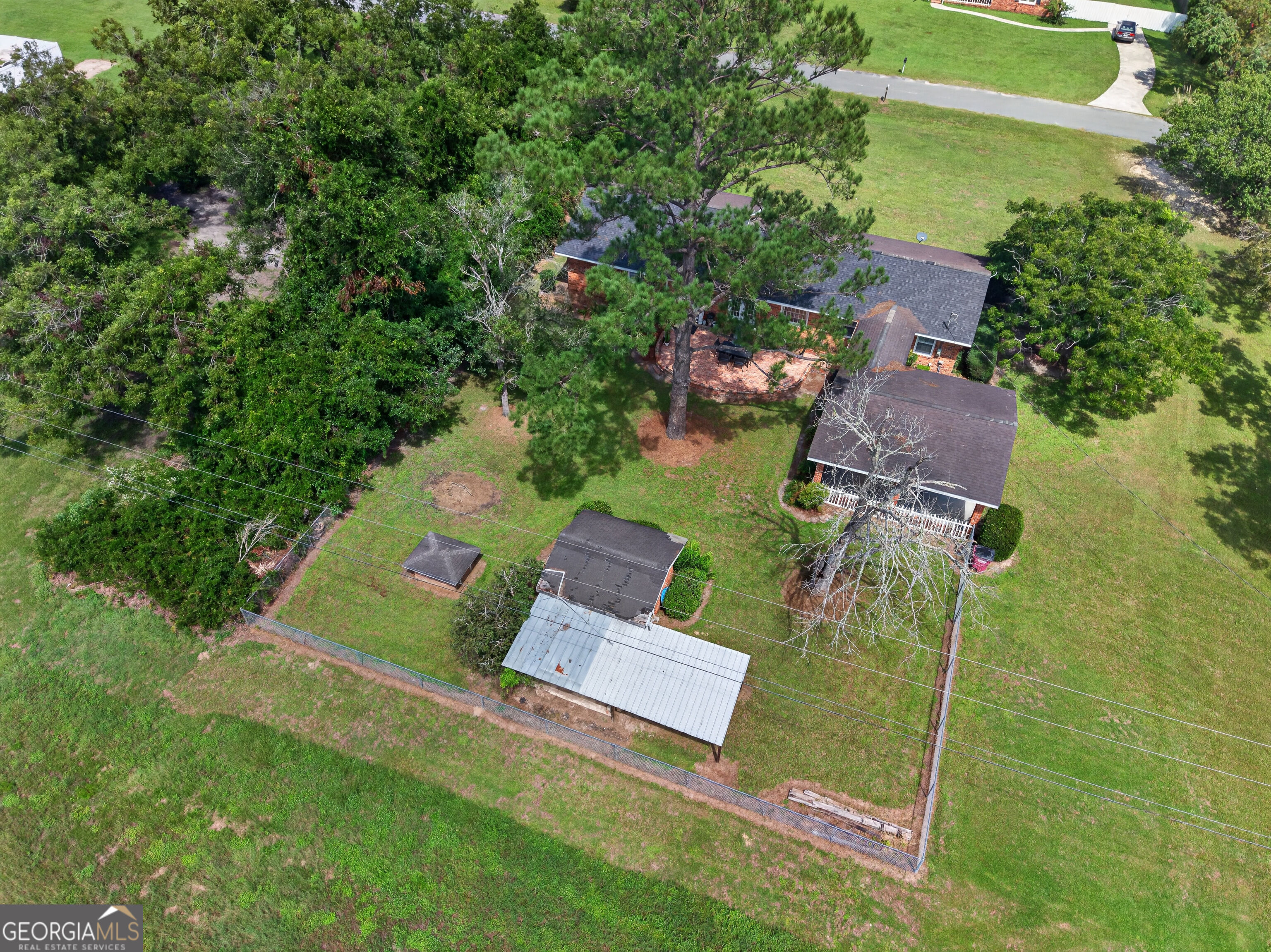 2027 Ellis Lane Property Photo 3
