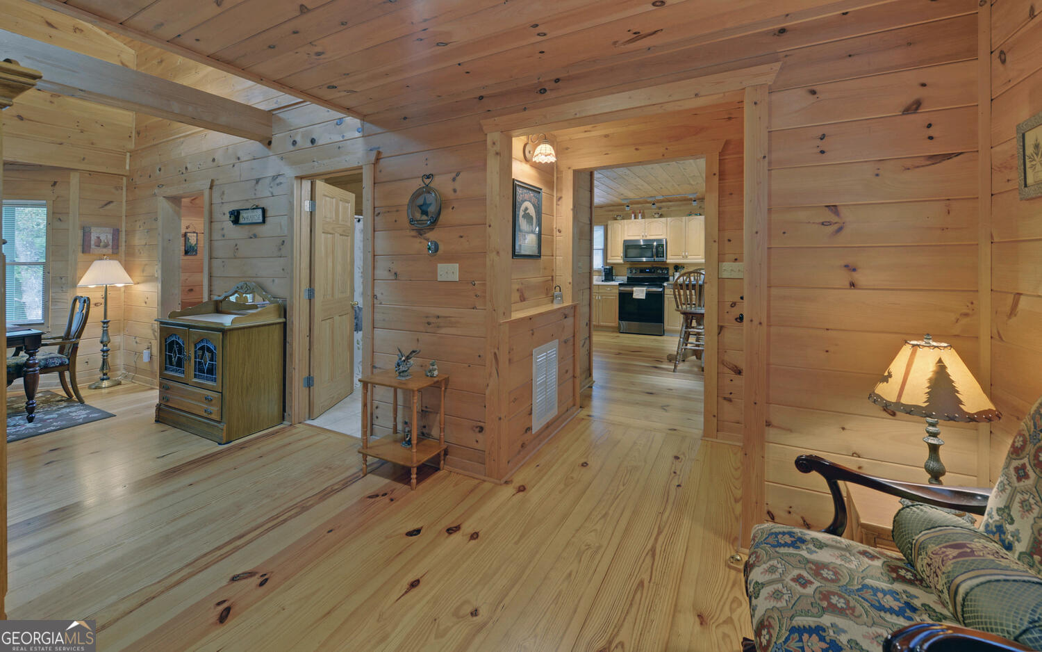 1055 Wolfpen Trail Property Photo 8