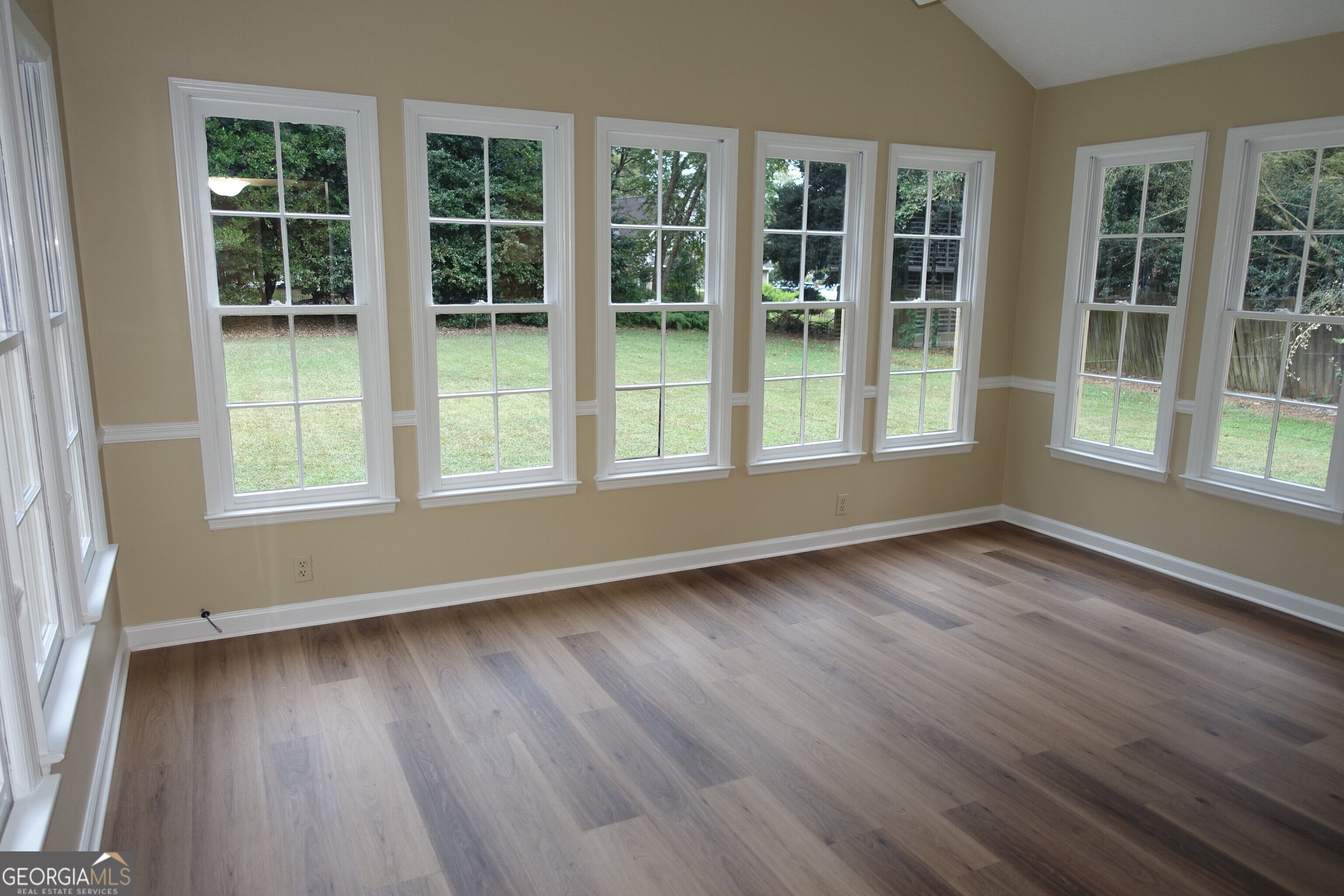 103 Cherry Hollow Property Photo 6