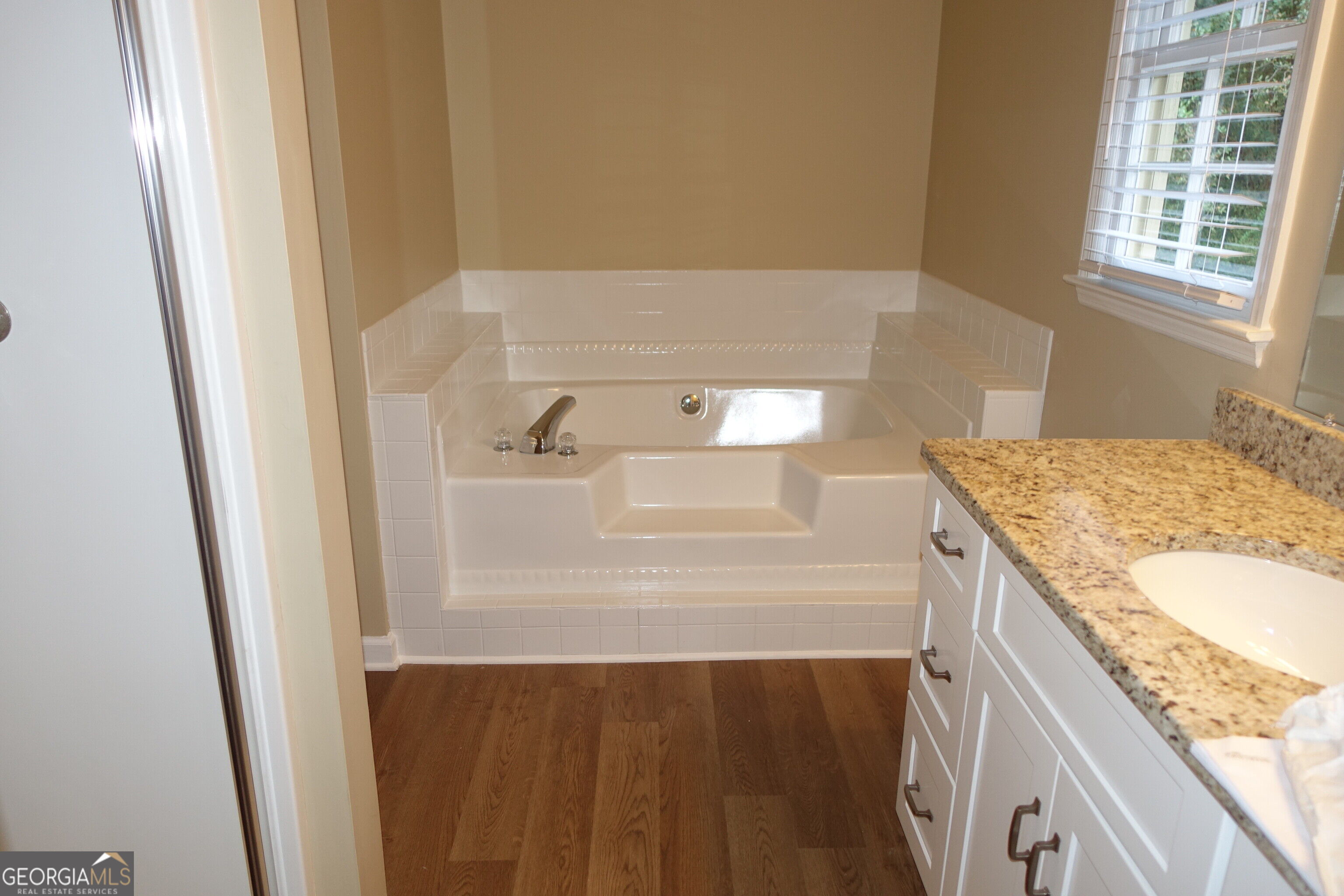 103 Cherry Hollow Property Photo 9