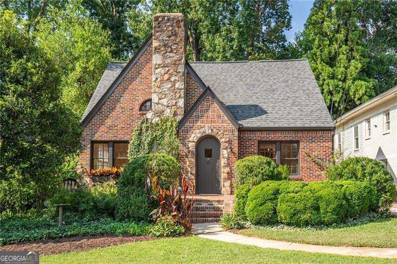 1119 University Drive Ne Property Photo 2