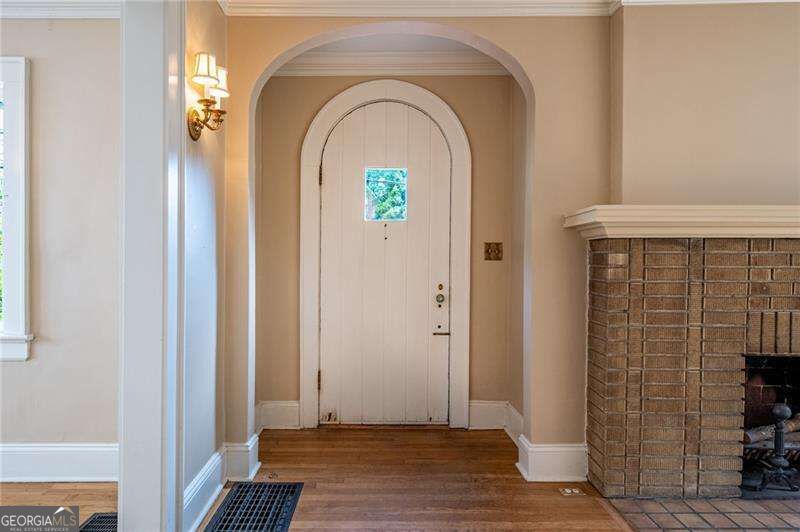 1119 University Drive Ne Property Photo 5