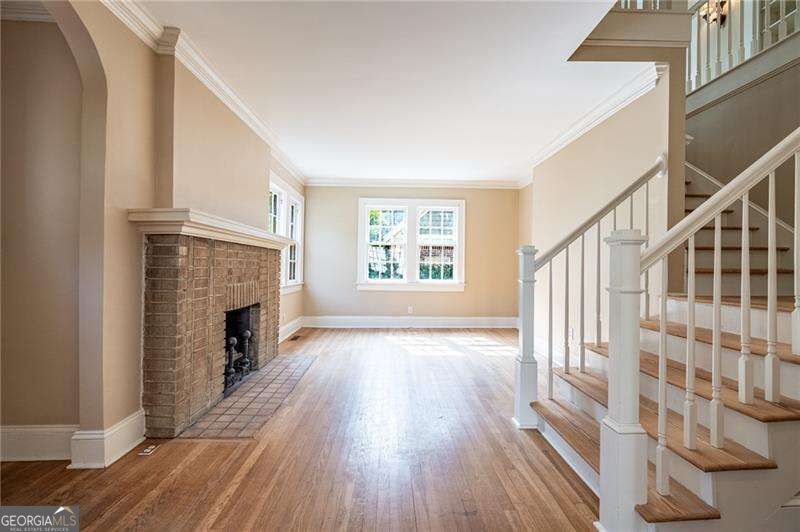 1119 University Drive Ne Property Photo 6