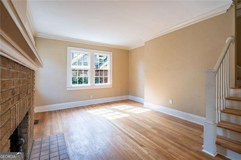 1119 University Drive Ne Property Photo 8