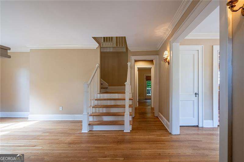 1119 University Drive Ne Property Photo 9