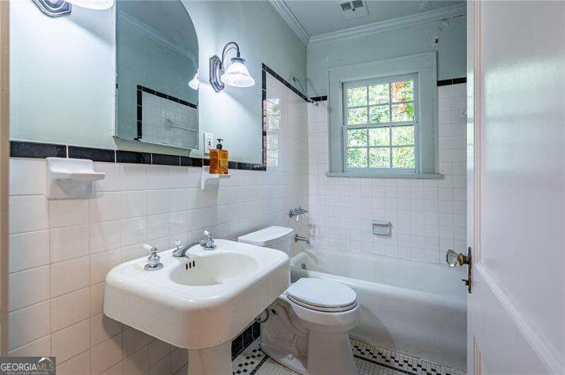 1119 University Drive Ne Property Photo 19