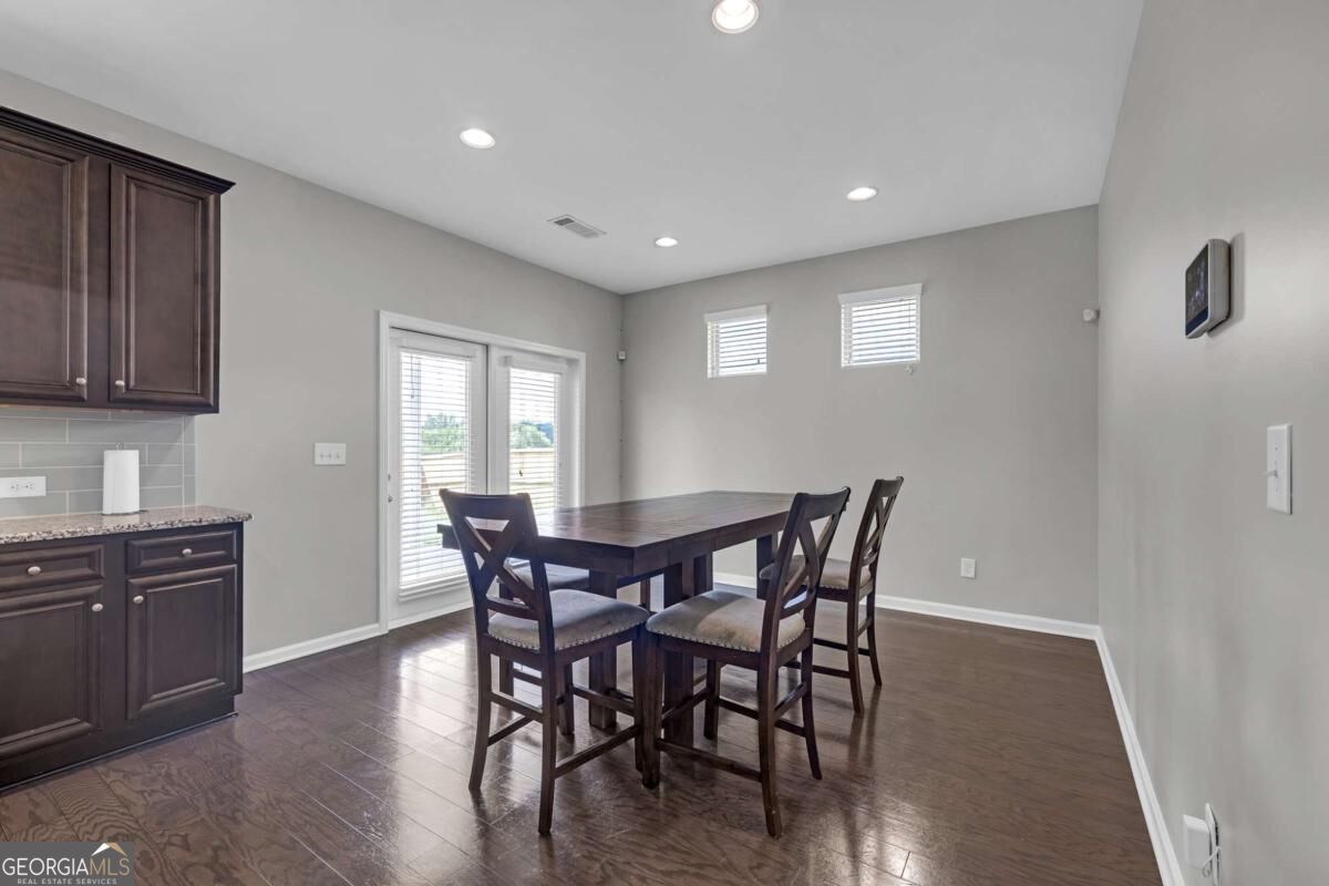 520 Coventry Way Property Photo 8