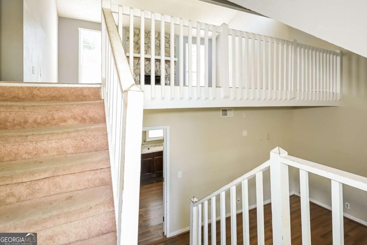 2325 E Hill Way Property Photo 6