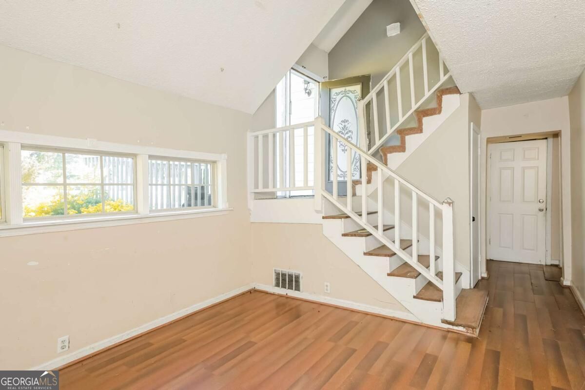 2325 E Hill Way Property Photo 9