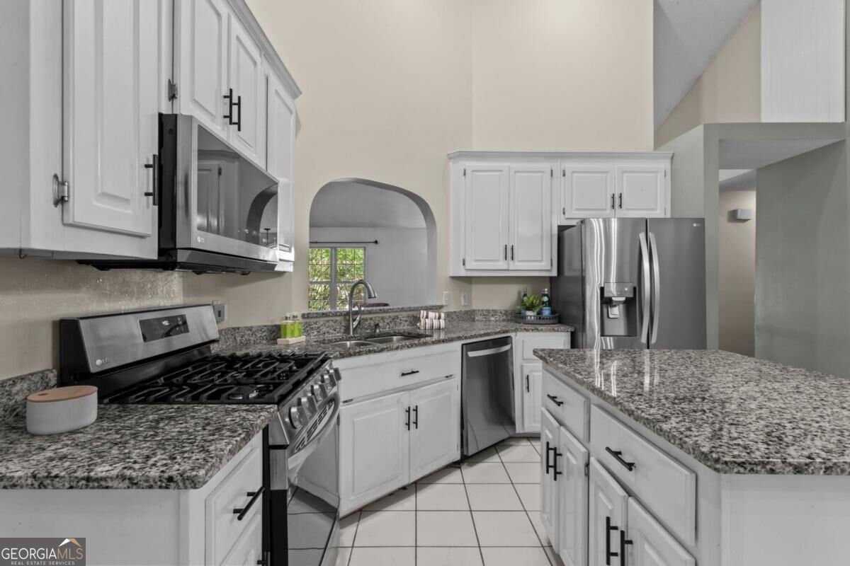 402 Township Lane Property Photo 3
