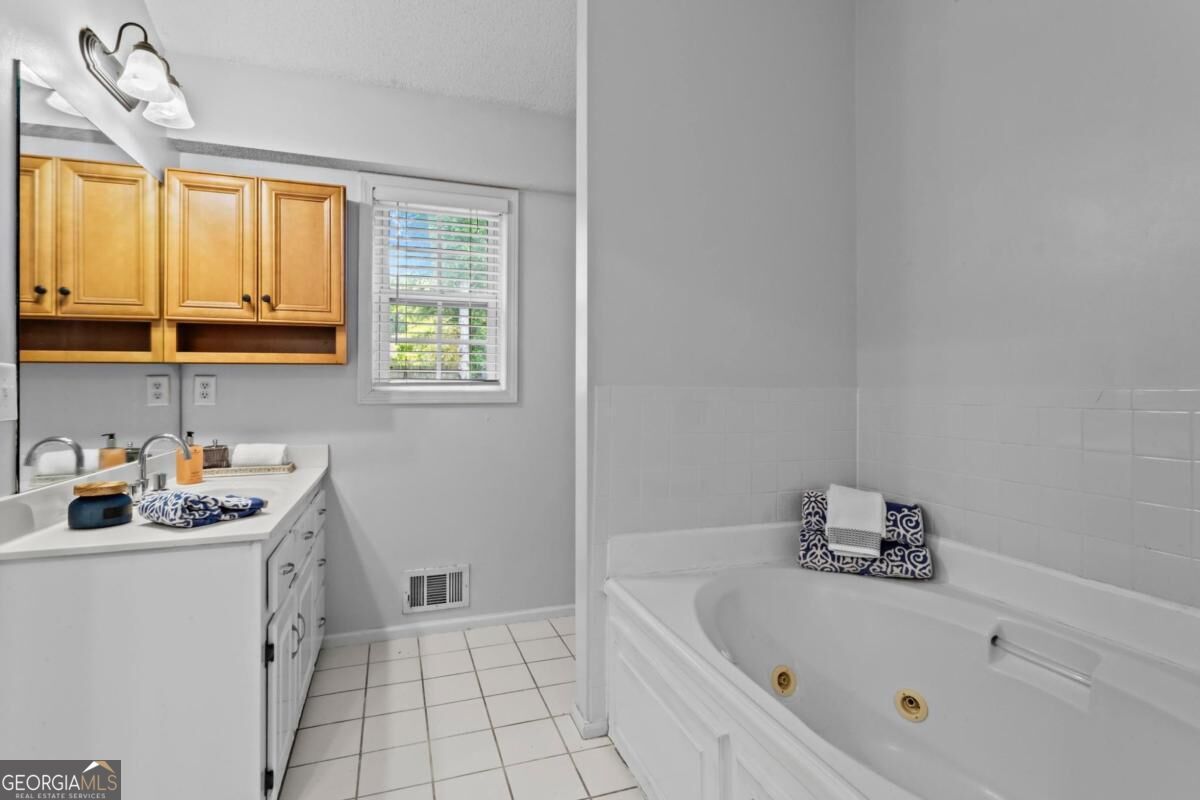 402 Township Lane Property Photo 12