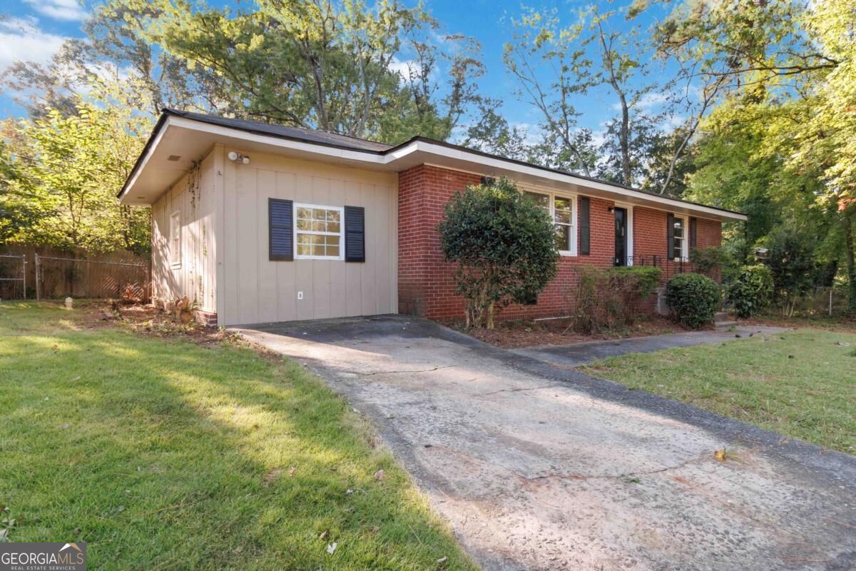 1944 Mayes Drive Se Property Photo 3