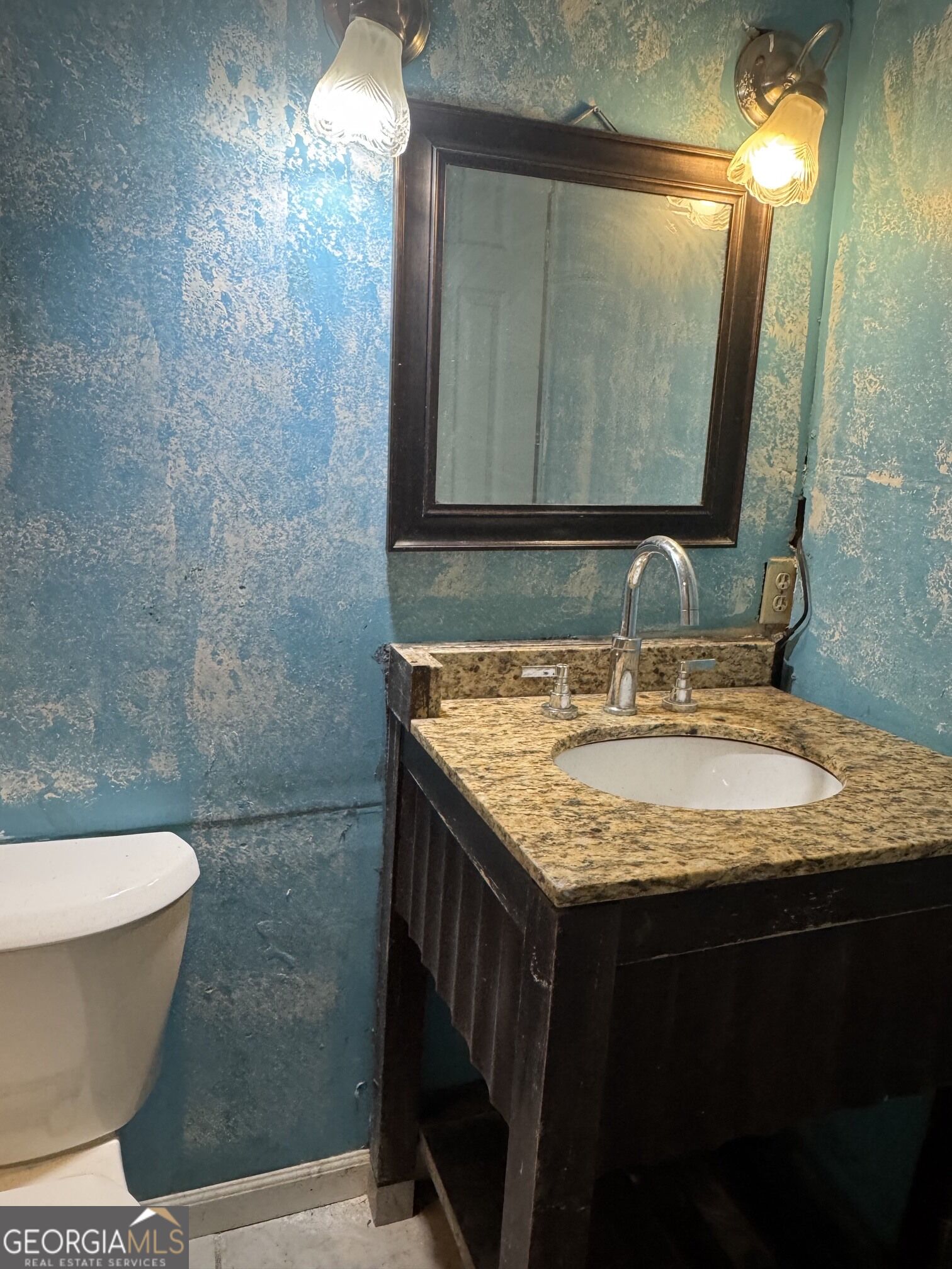 6186 Holiday Boulevard Property Photo 3
