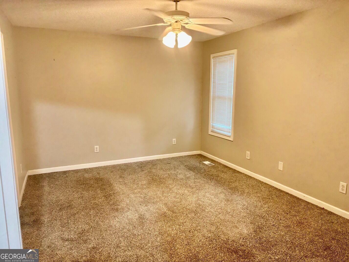 401 Windsor Court Property Photo 15