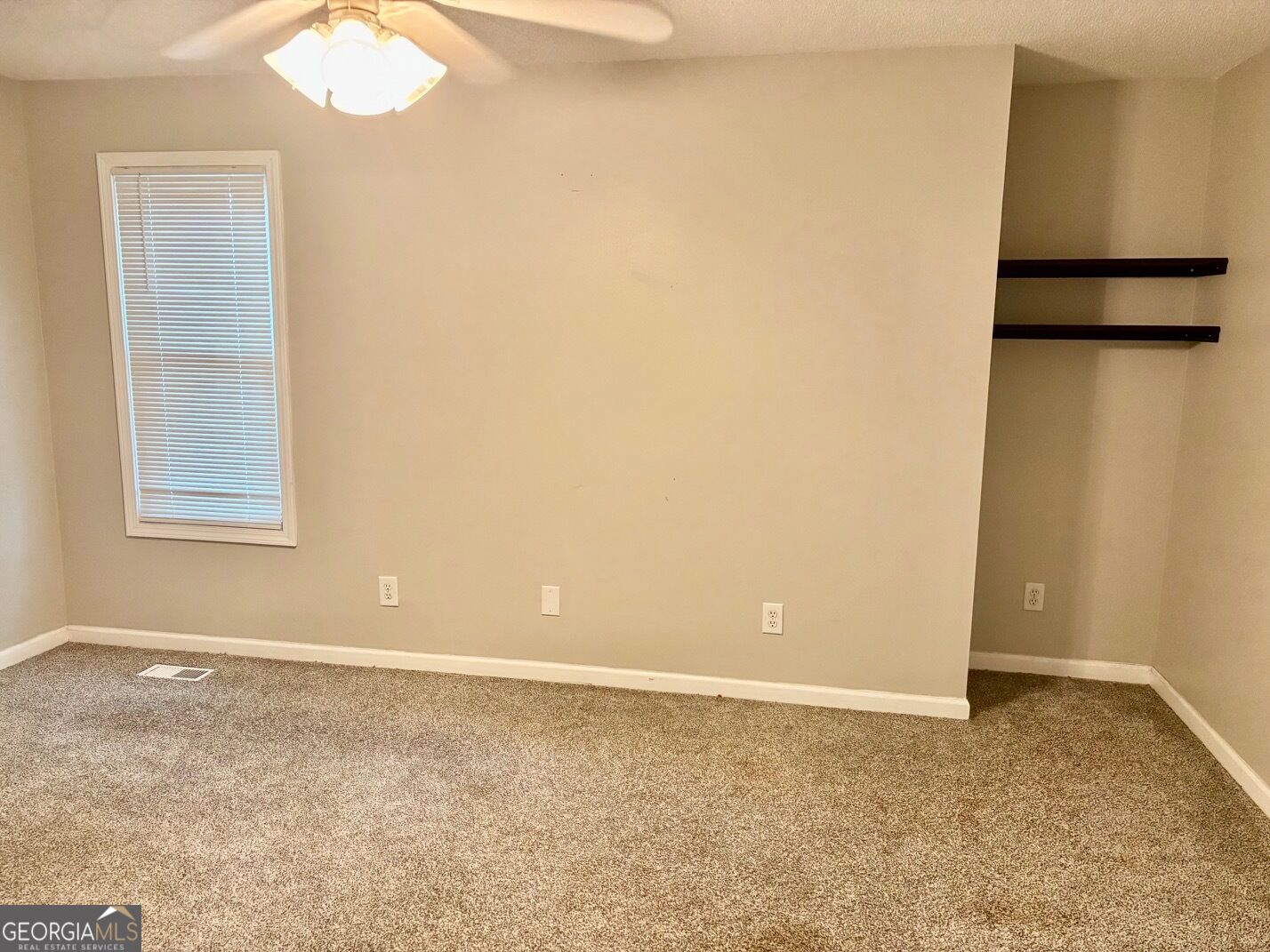 401 Windsor Court Property Photo 17