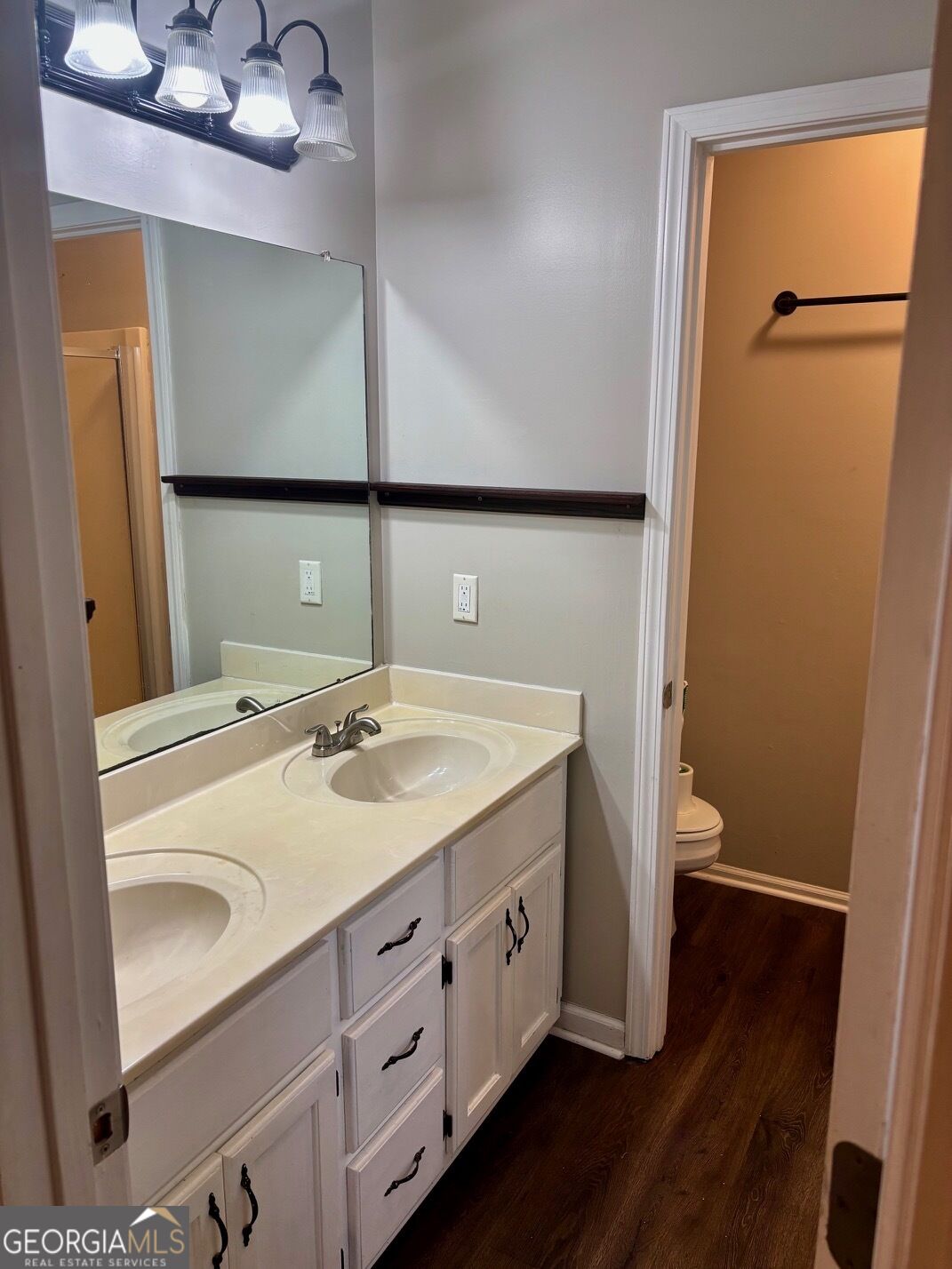 401 Windsor Court Property Photo 19