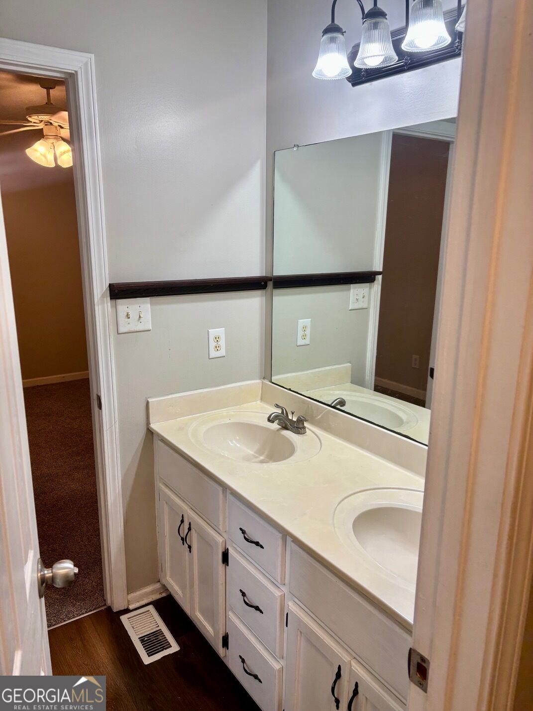 401 Windsor Court Property Photo 22