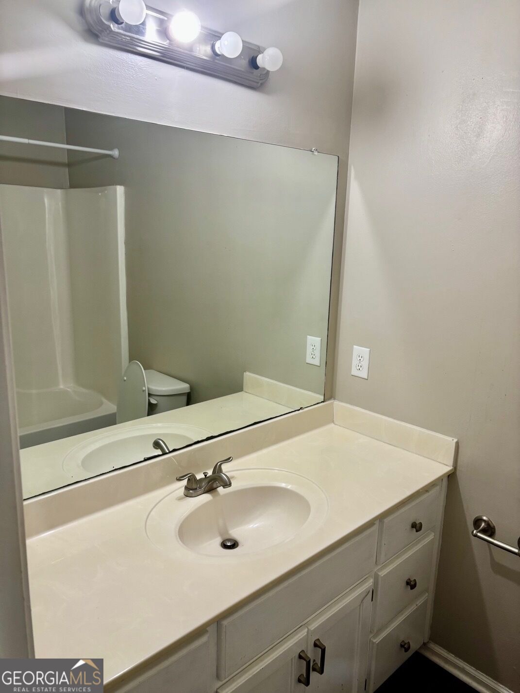401 Windsor Court Property Photo 25