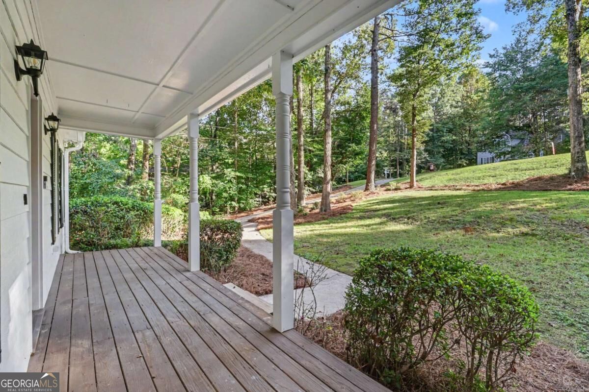 5960 Bridle Drive Property Photo 3