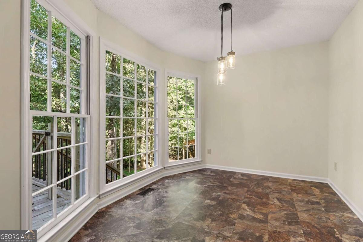 5960 Bridle Drive Property Photo 12