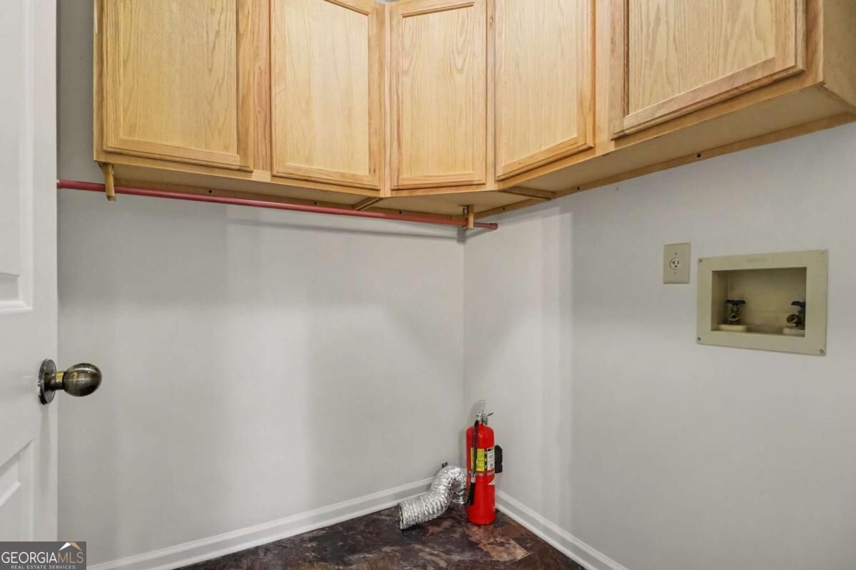 5960 Bridle Drive Property Photo 14