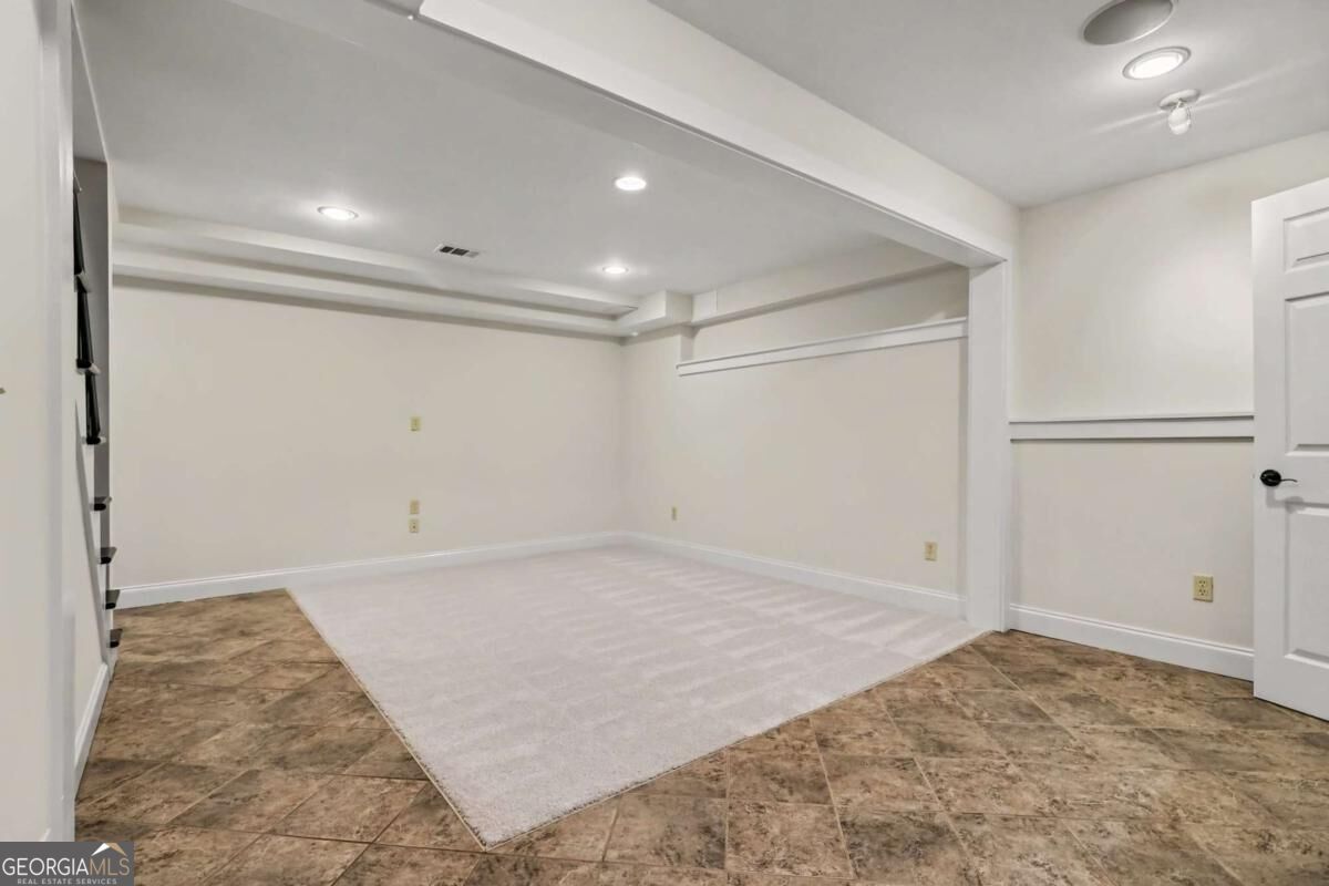 5960 Bridle Drive Property Photo 22