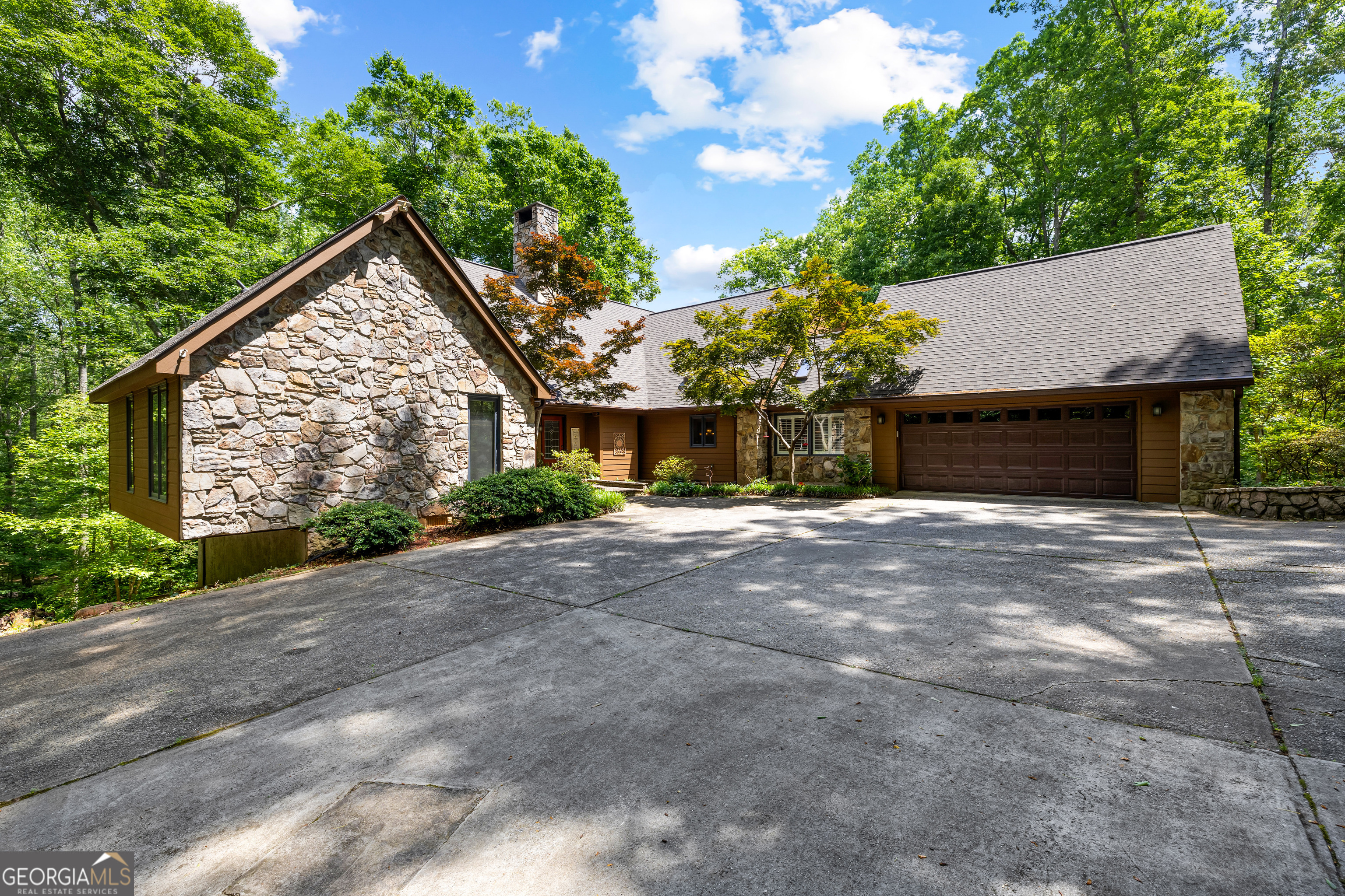 15 Red Bud Trail Property Photo 1