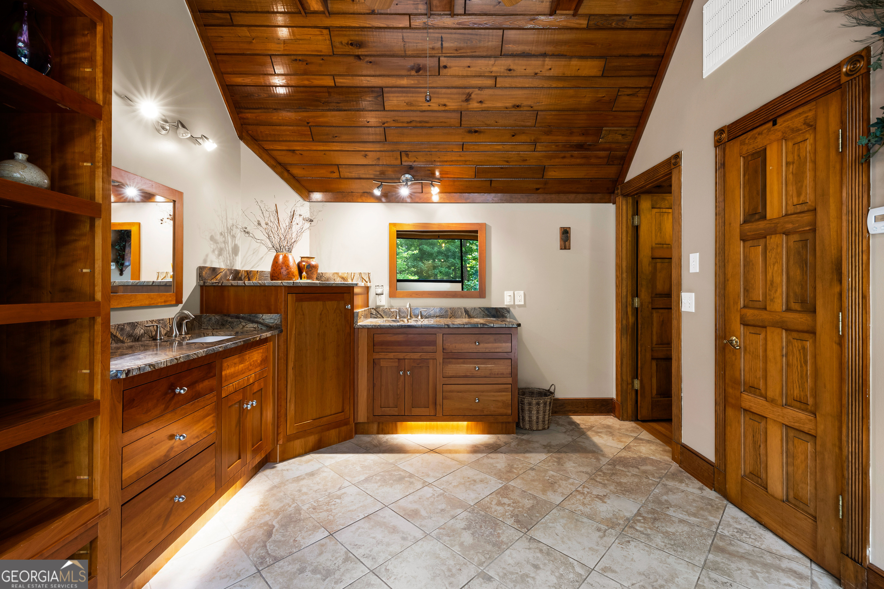 15 Red Bud Trail Property Photo 23