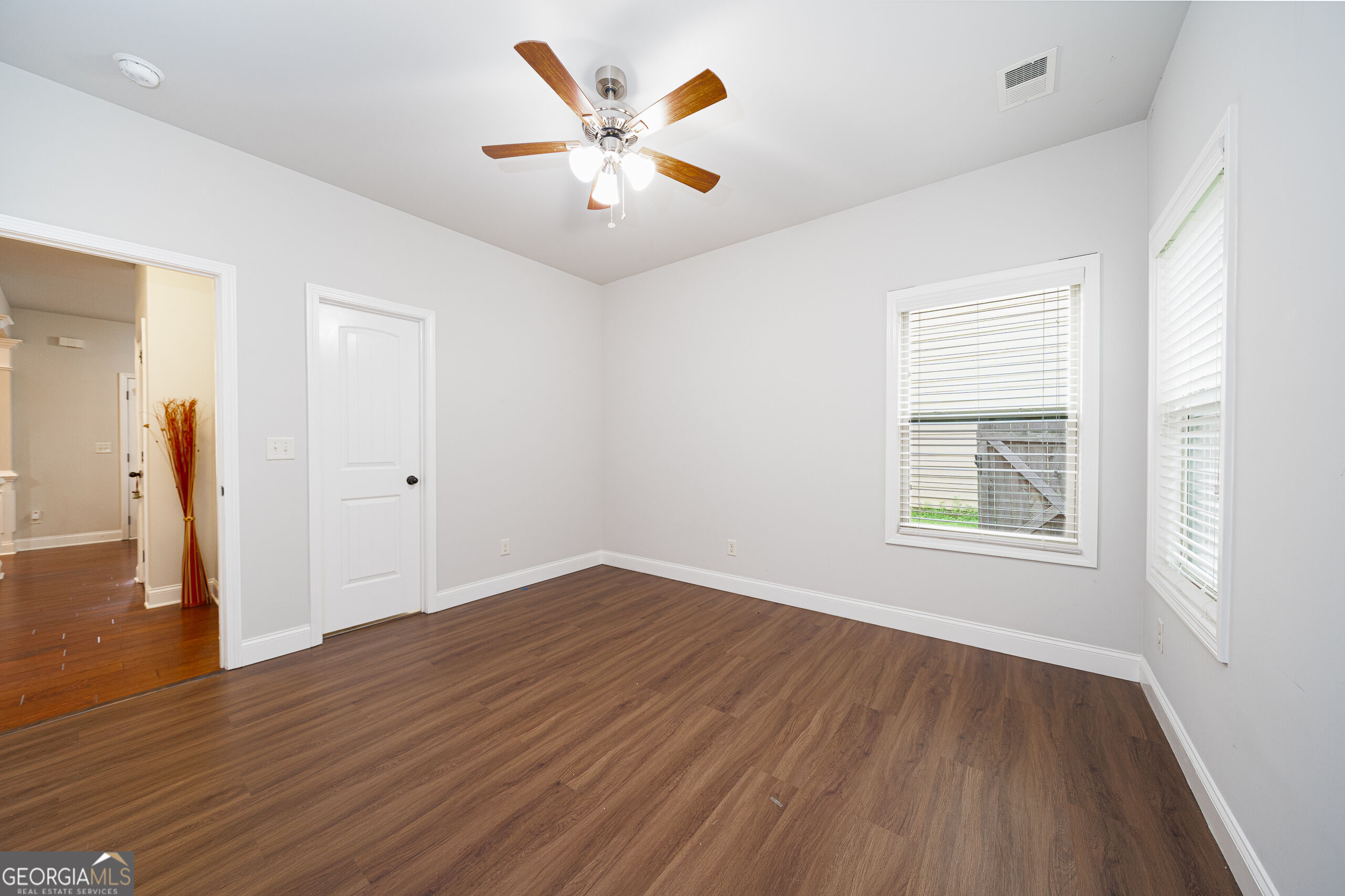 5543 Leaf Ridge Lane Property Photo 8