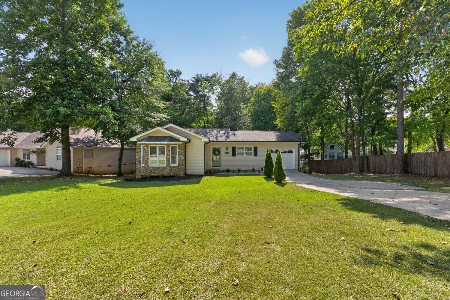 938 Charleston Court Property Photo 1