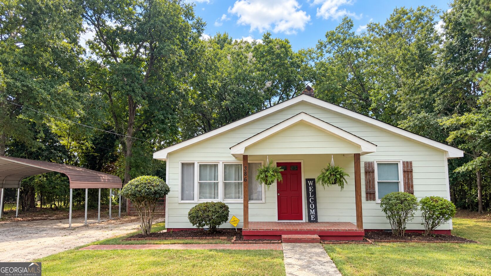 386 Chestnut Drive Se Property Photo 1
