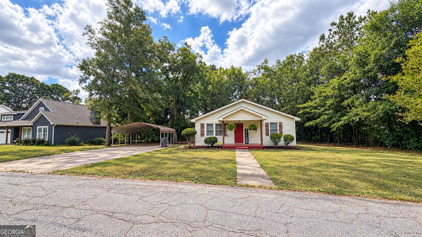 386 Chestnut Drive Se Property Photo 2