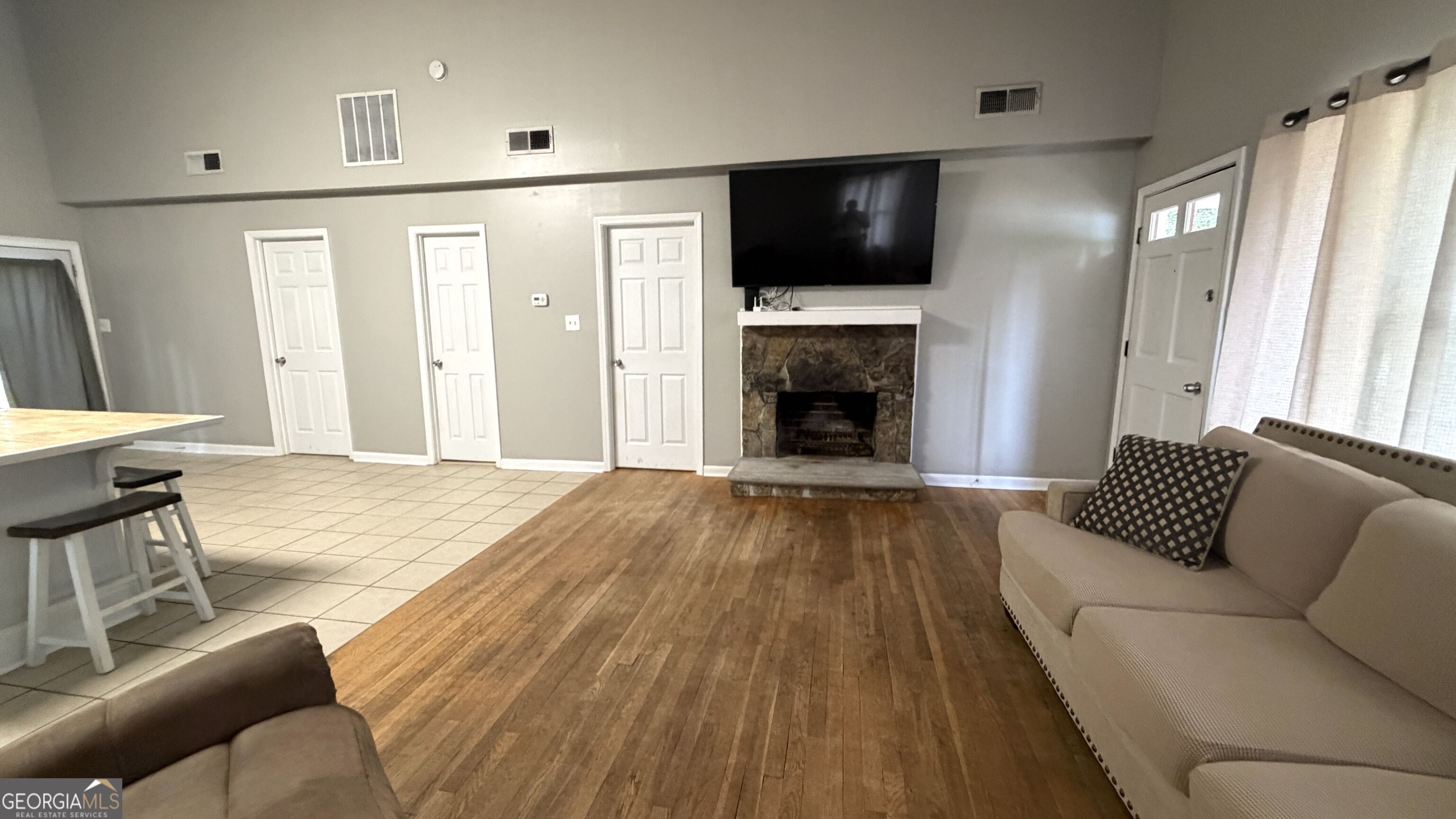 386 Chestnut Drive Se Property Photo 3