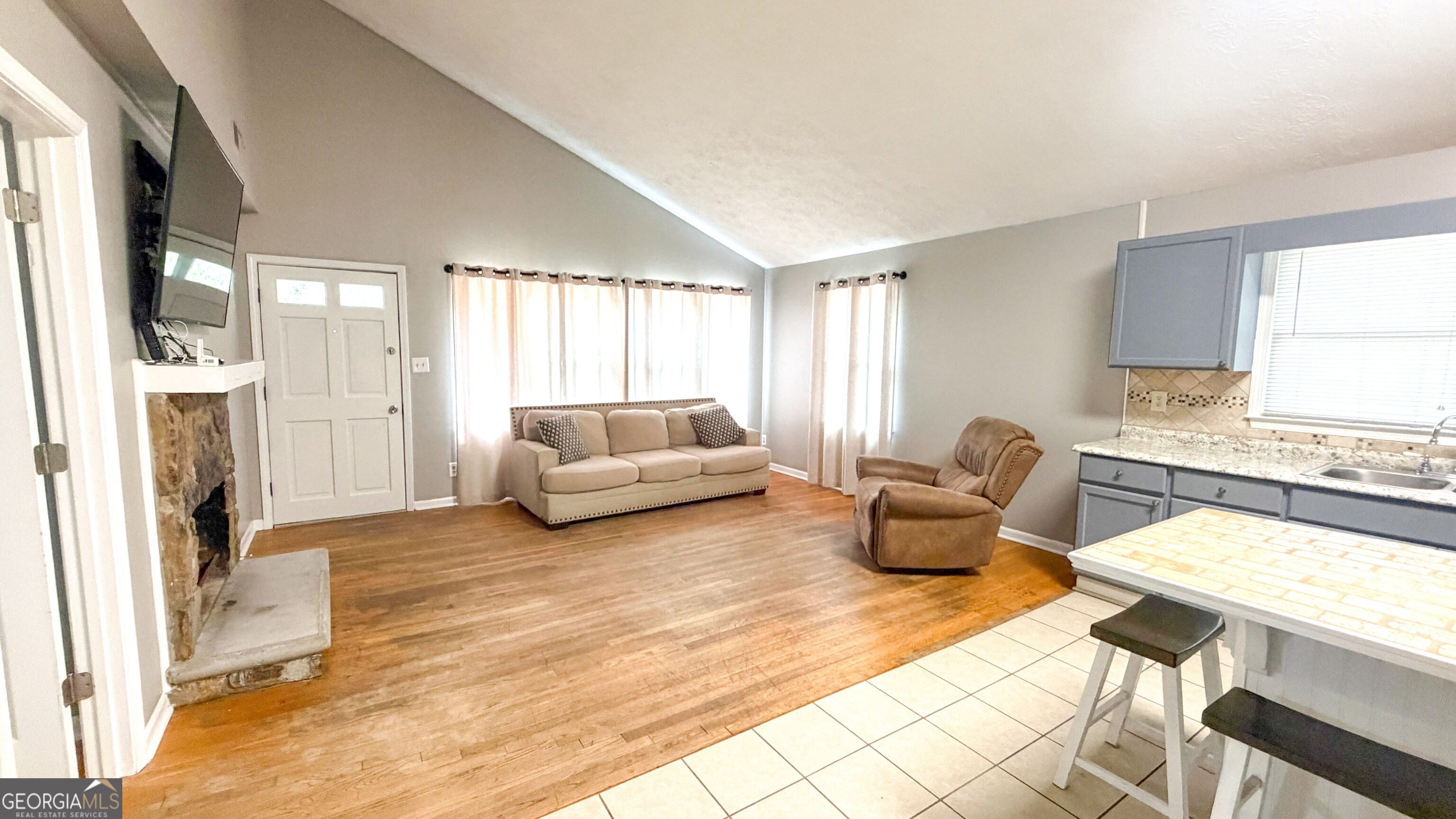 386 Chestnut Drive Se Property Photo 5