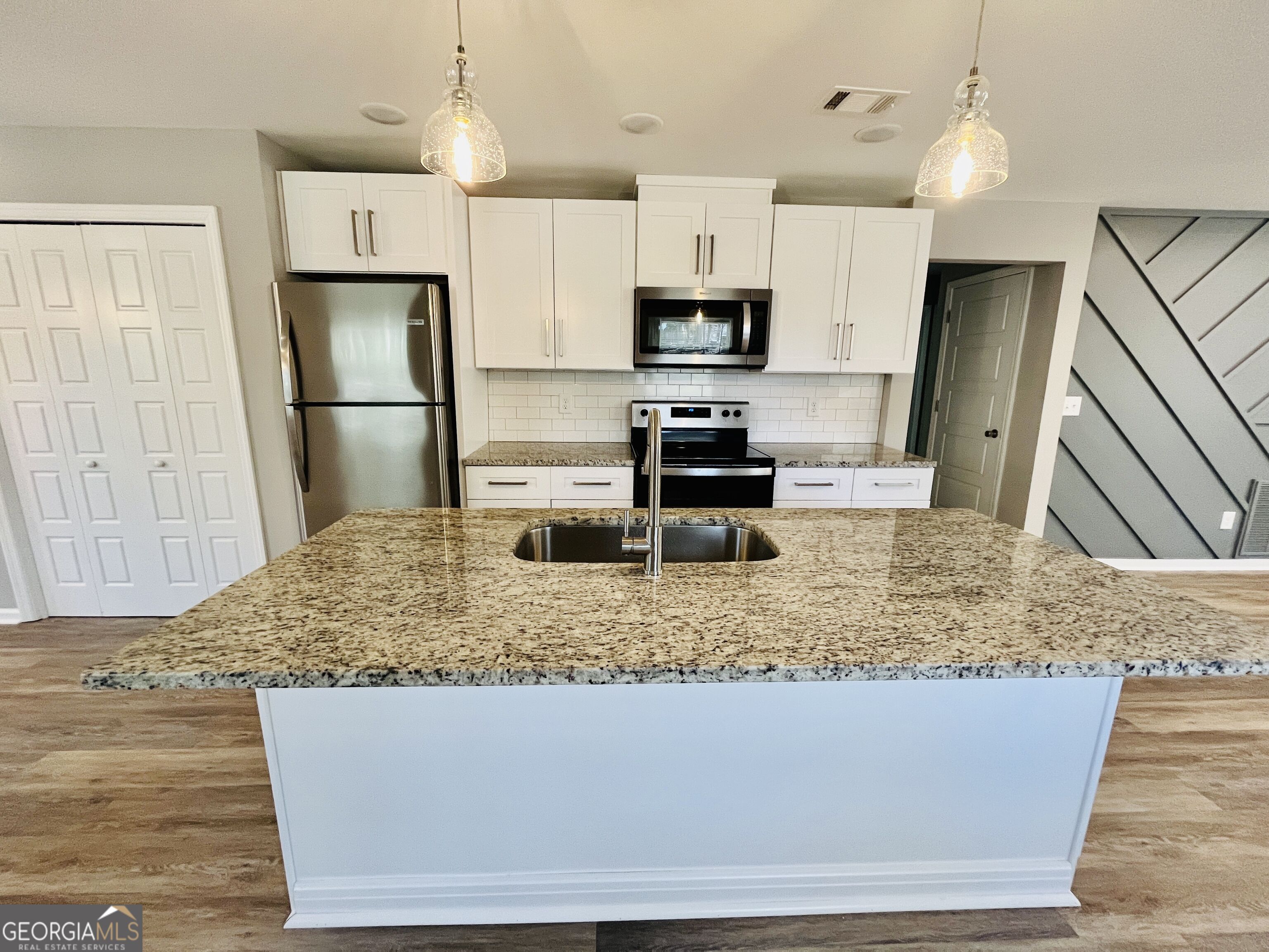 3329 Burke Drive Property Photo 6