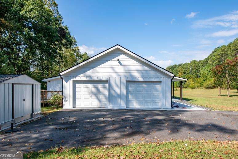2400 Flatbottom Road Property Photo 6