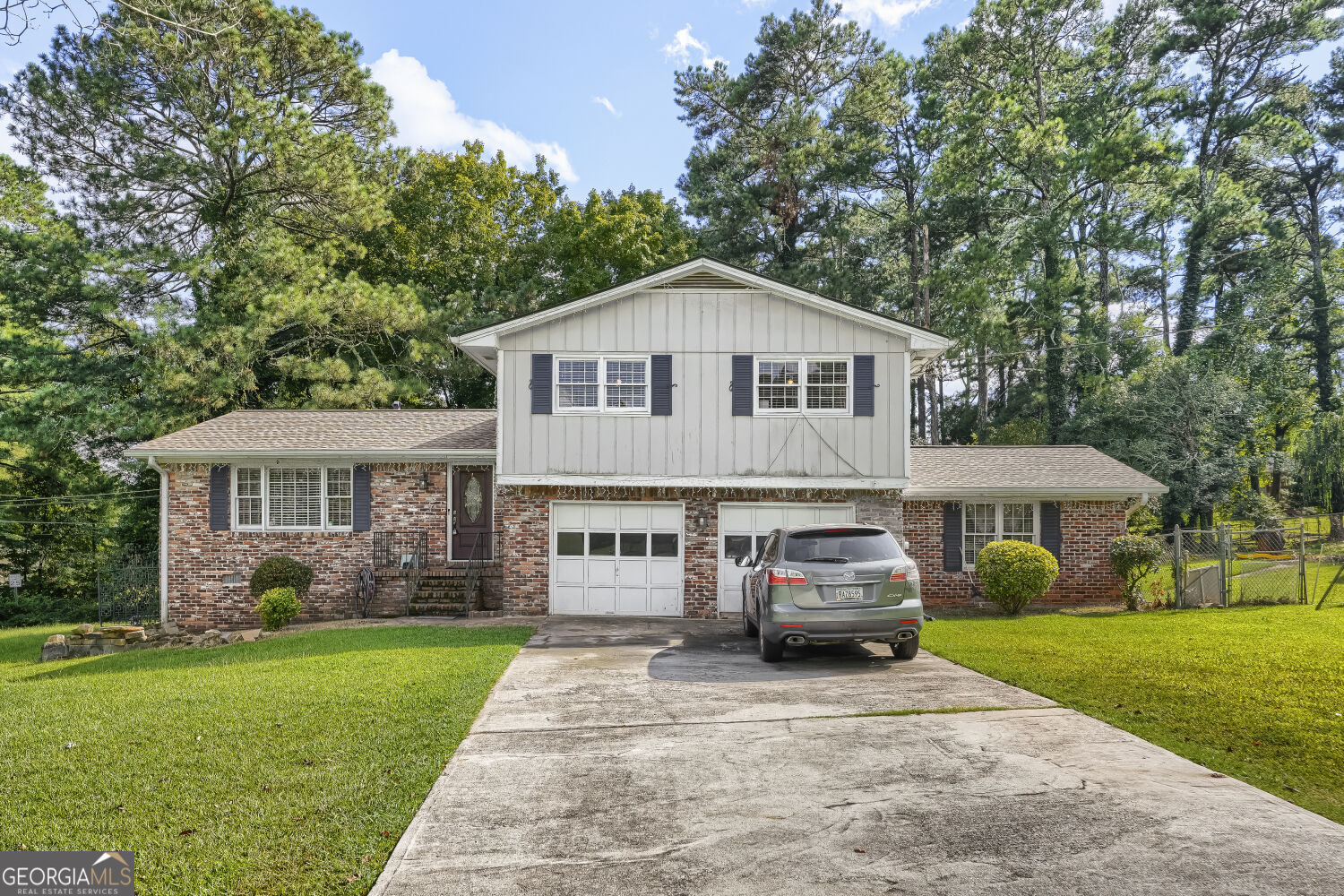 2558 Kings Way Property Photo 1