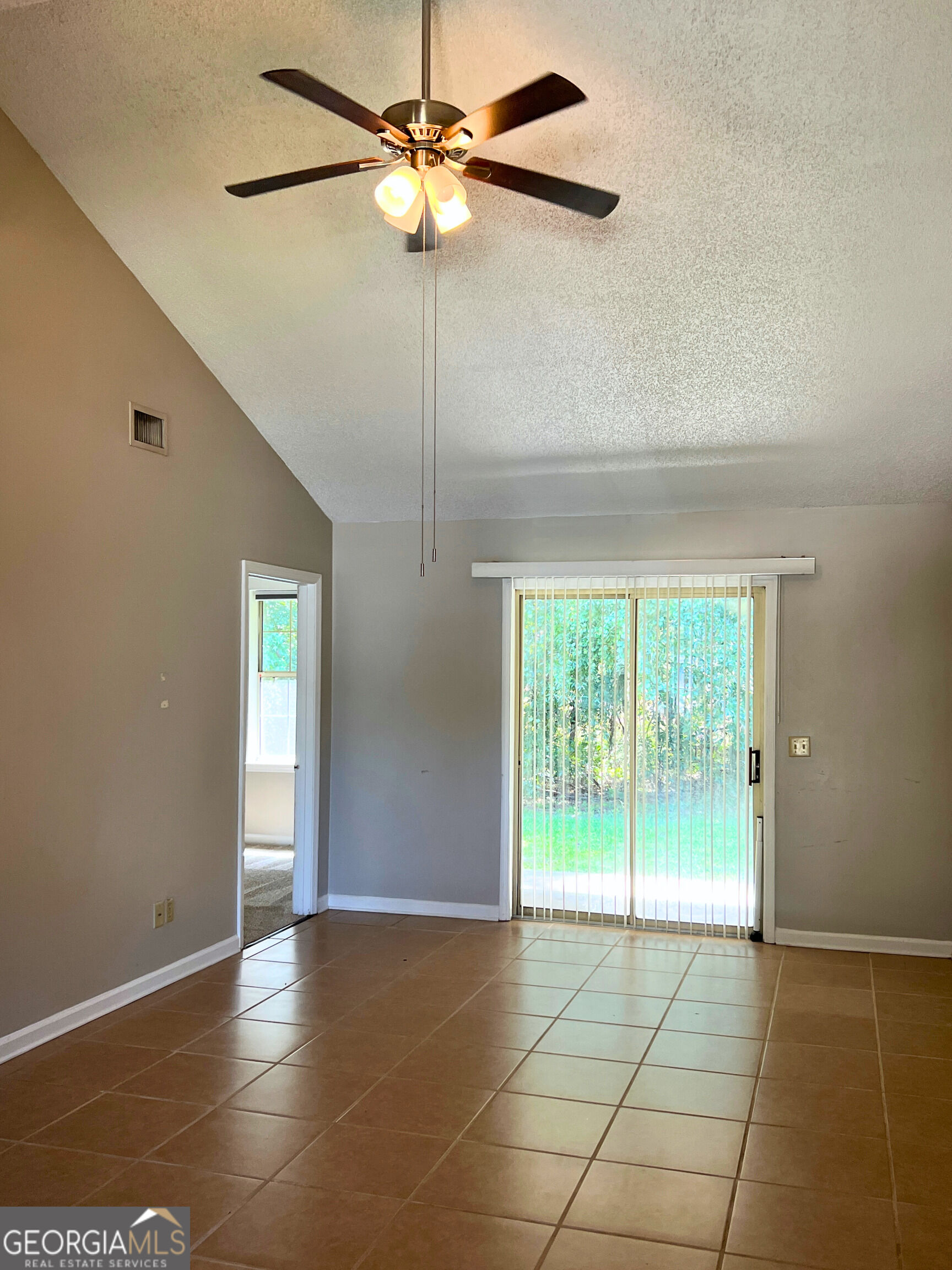 410 Admirals Walk Drive Property Photo 2