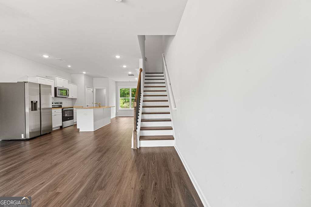 485 Collins Industr Way Property Photo 4