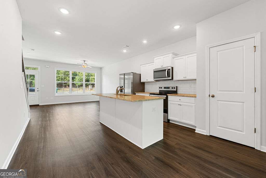 485 Collins Industr Way Property Photo 10