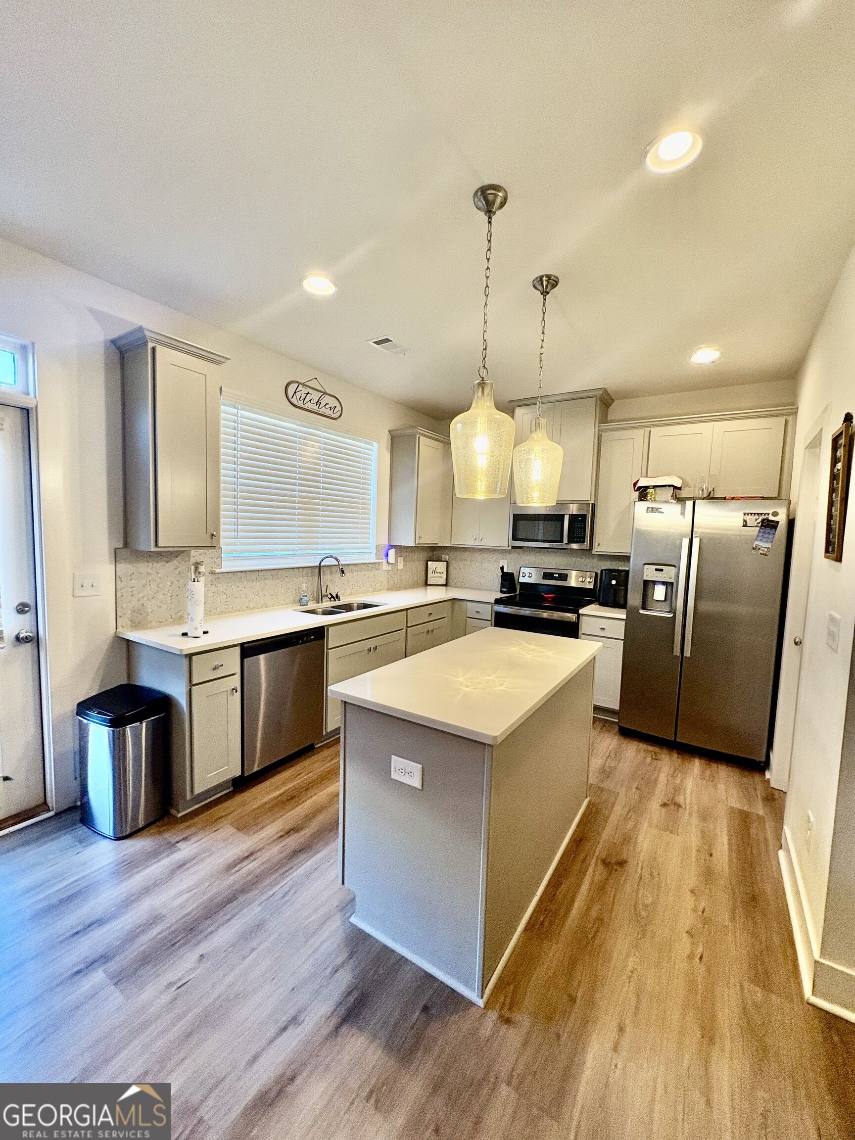 7618 Avalon Boulevard Property Photo 11
