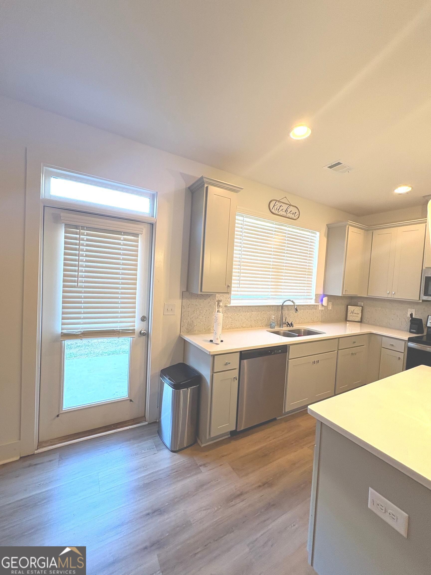 7618 Avalon Boulevard Property Photo 14