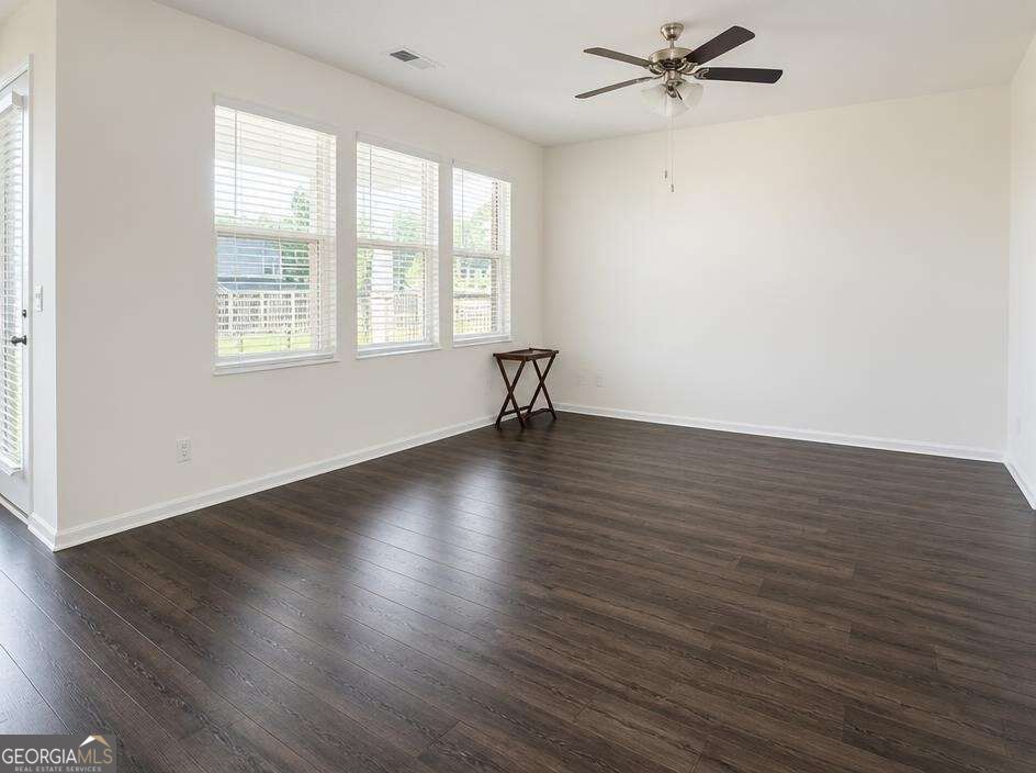 457 Shasta Court Property Photo 4