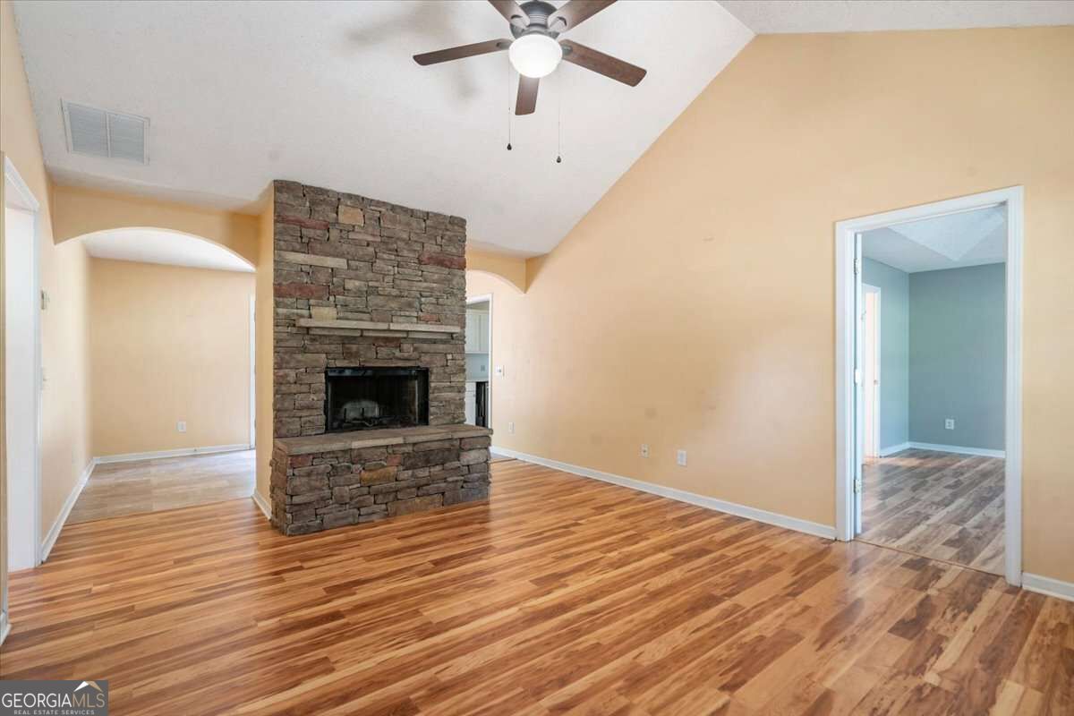 417 Beacon Drive Property Photo 4