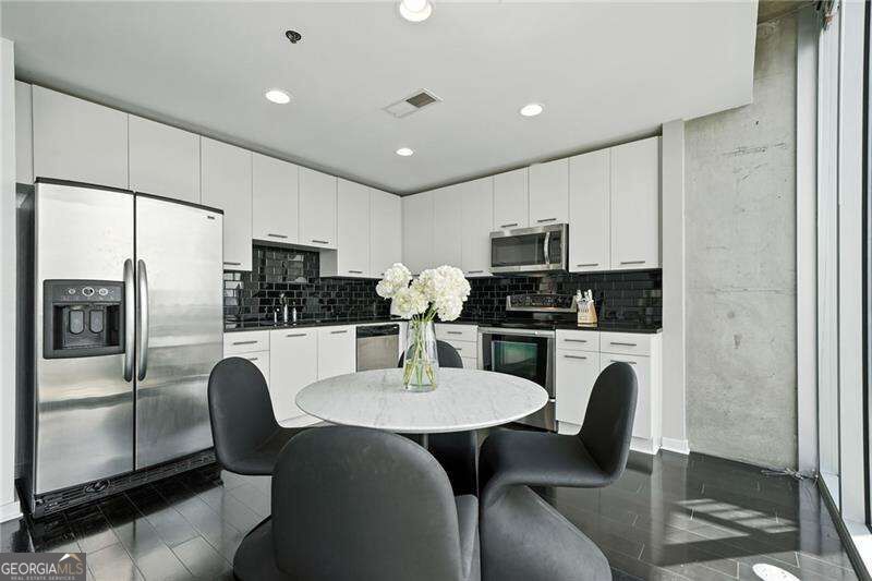 3324 Peachtree Road # 1712 Property Photo 6