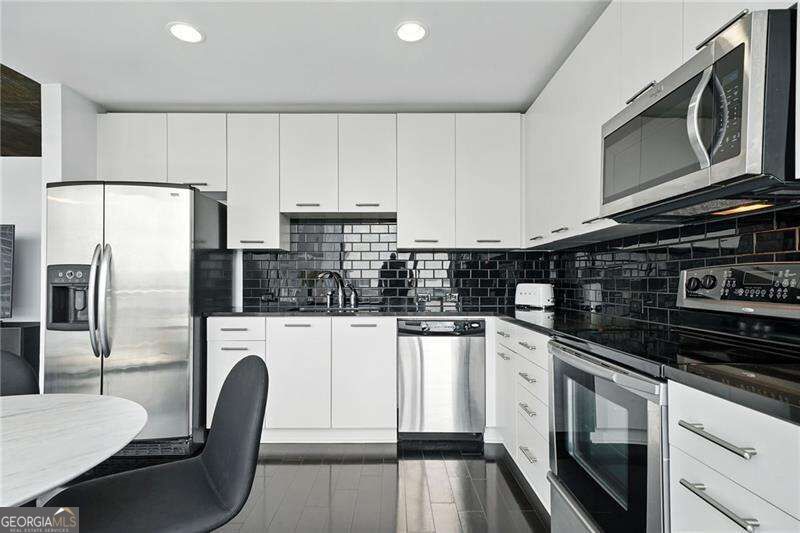 3324 Peachtree Road # 1712 Property Photo 11