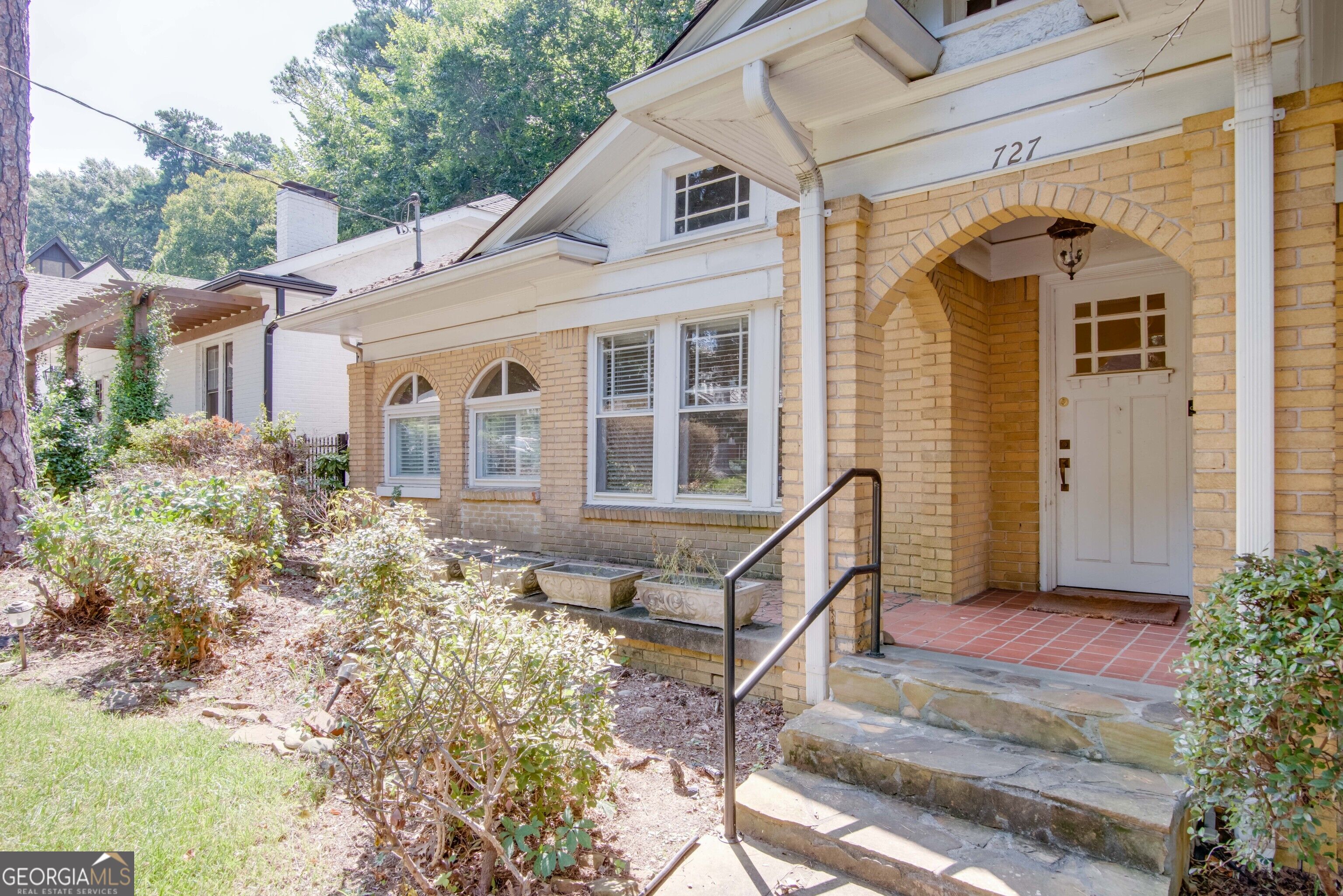 727 Yorkshire Road Ne Property Photo 4