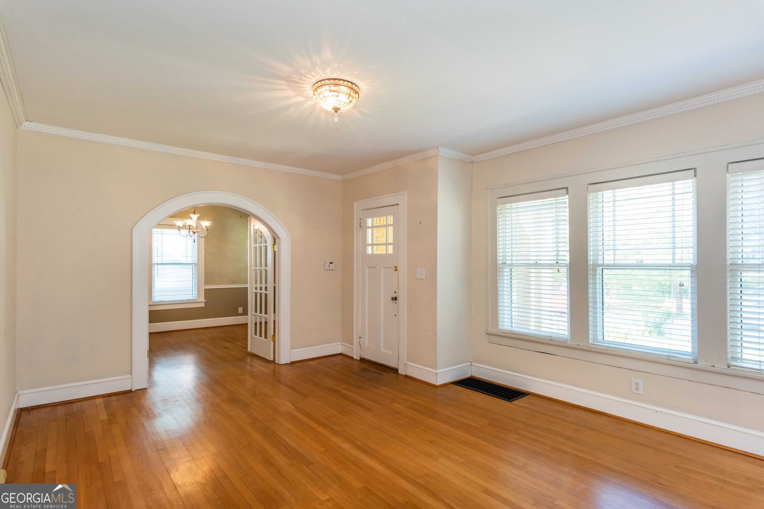 727 Yorkshire Road Ne Property Photo 8