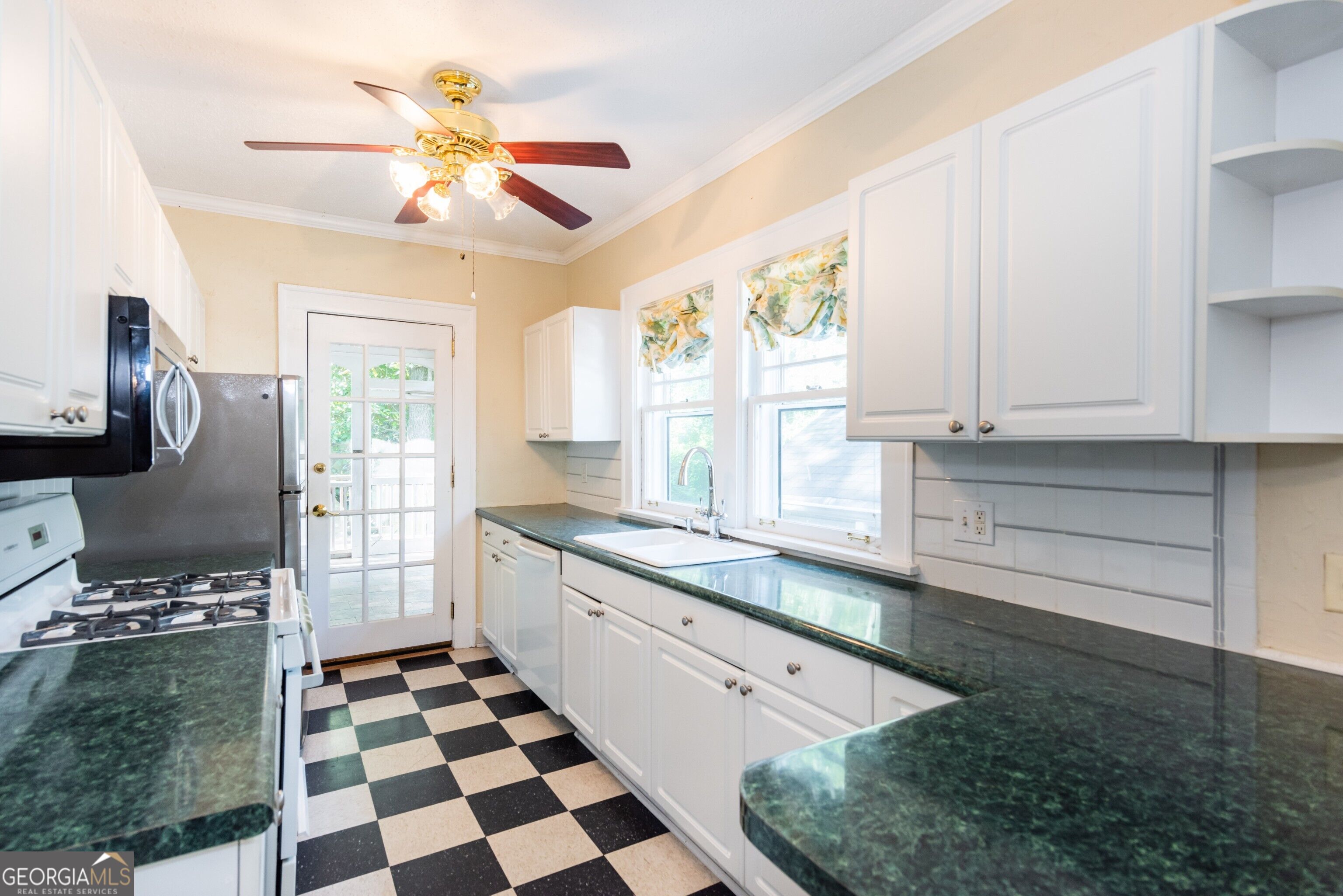 727 Yorkshire Road Ne Property Photo 29